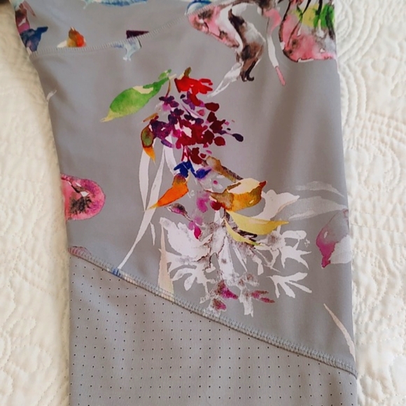 Avia Womens Floral Capri Leggings w/Mesh Panels Side Pockets /Size XL 16-18 - Picture 6 of 9